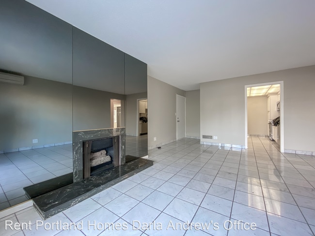 Building Photo - 2 br, 1 bath House - 2221 SW 1st Avenue #626