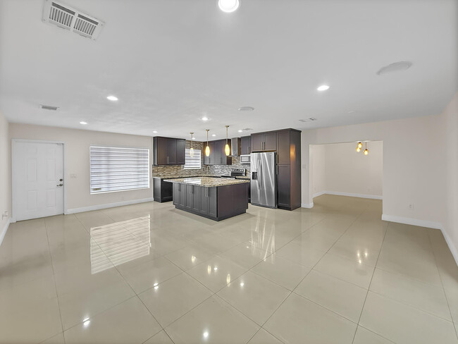 Foto del edificio - 17621 NW 47th Ct