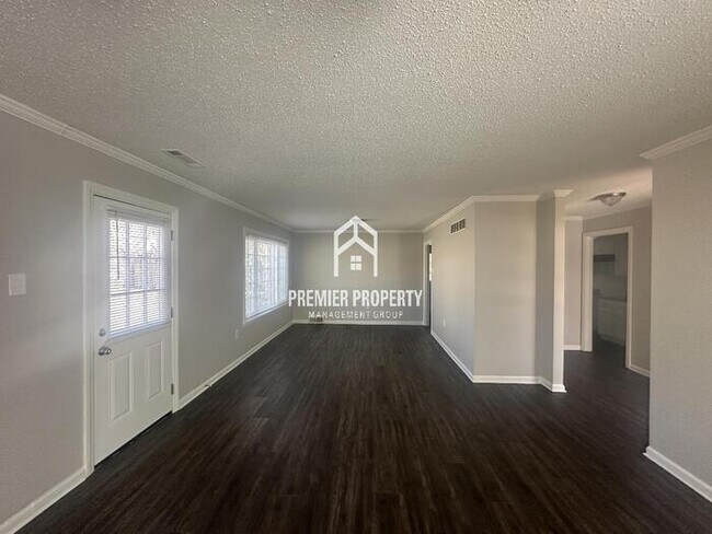 Foto del edificio - 6168 Flodden Dr - Available Now!