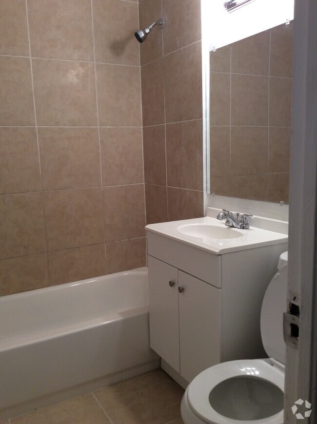 Melrose Manors Apartments for Rent with Hardwood Floors Fort