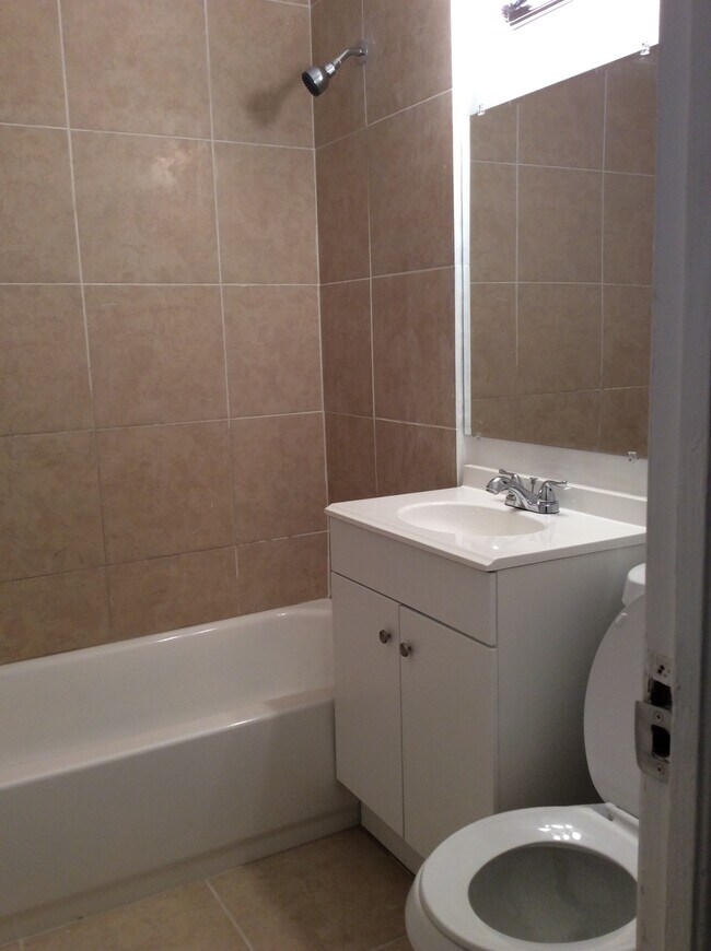 Baño #2 - 3120 SW 12th Pl