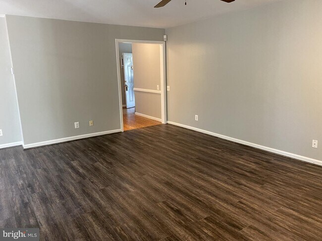 Foto del edificio - 8238 Winstead Pl