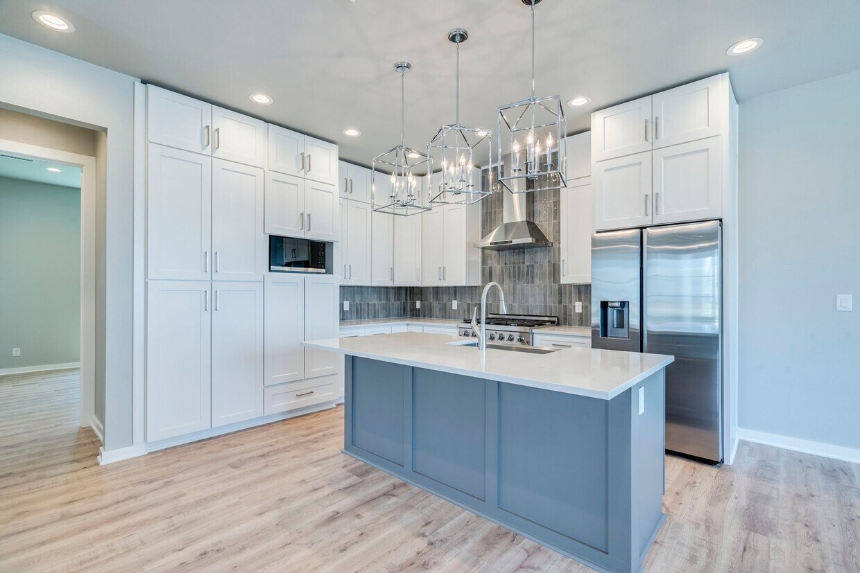 Foto principal - 2324 Kellie Brooke Rd