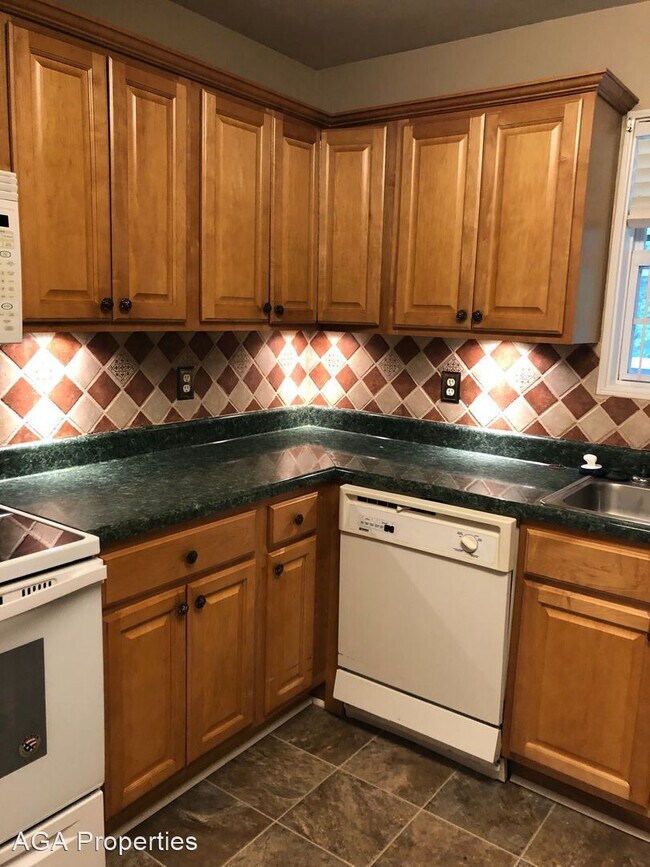 Building Photo - 3 br, 2 bath House - 146 Oak Meadows Dr.
