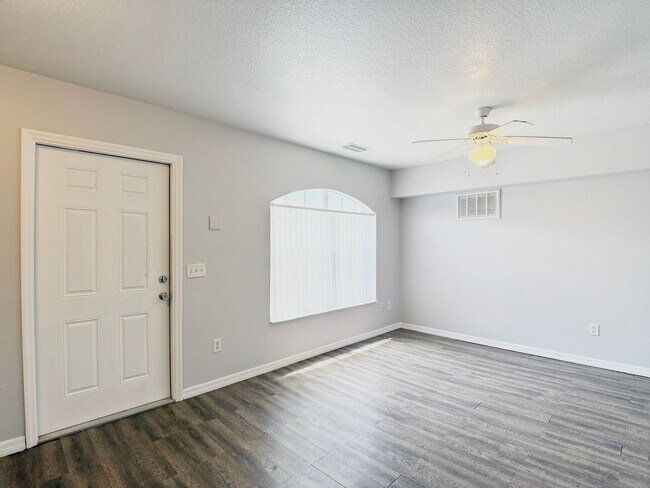 Building Photo - 621 Washington Palm Loop