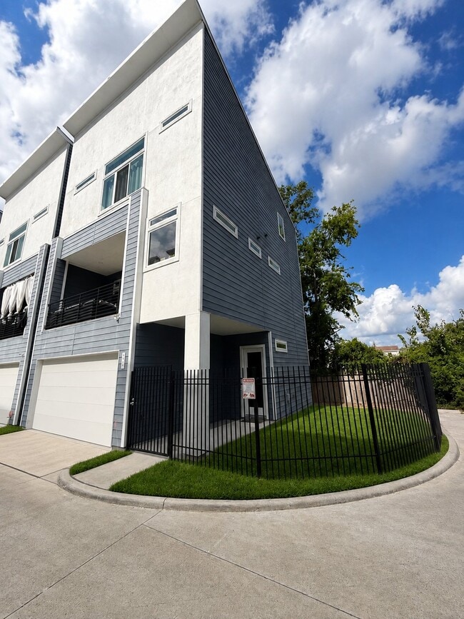 Building Photo - 4711 Independence Hts Ln