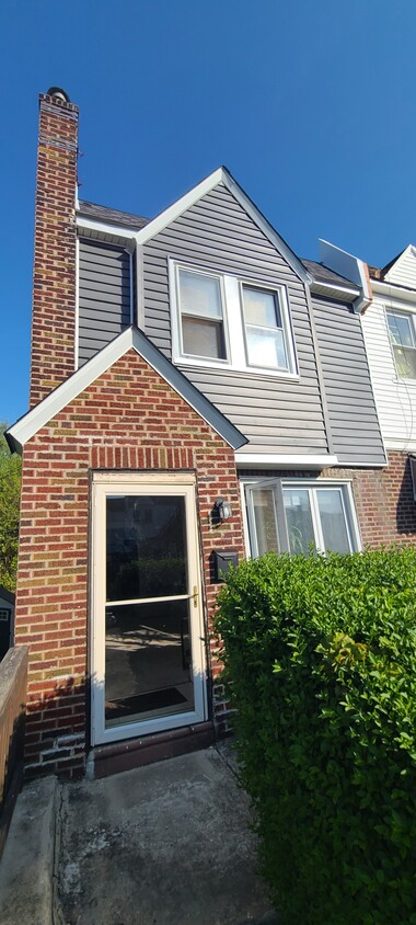 Primary Photo - 1503 E Mayland St