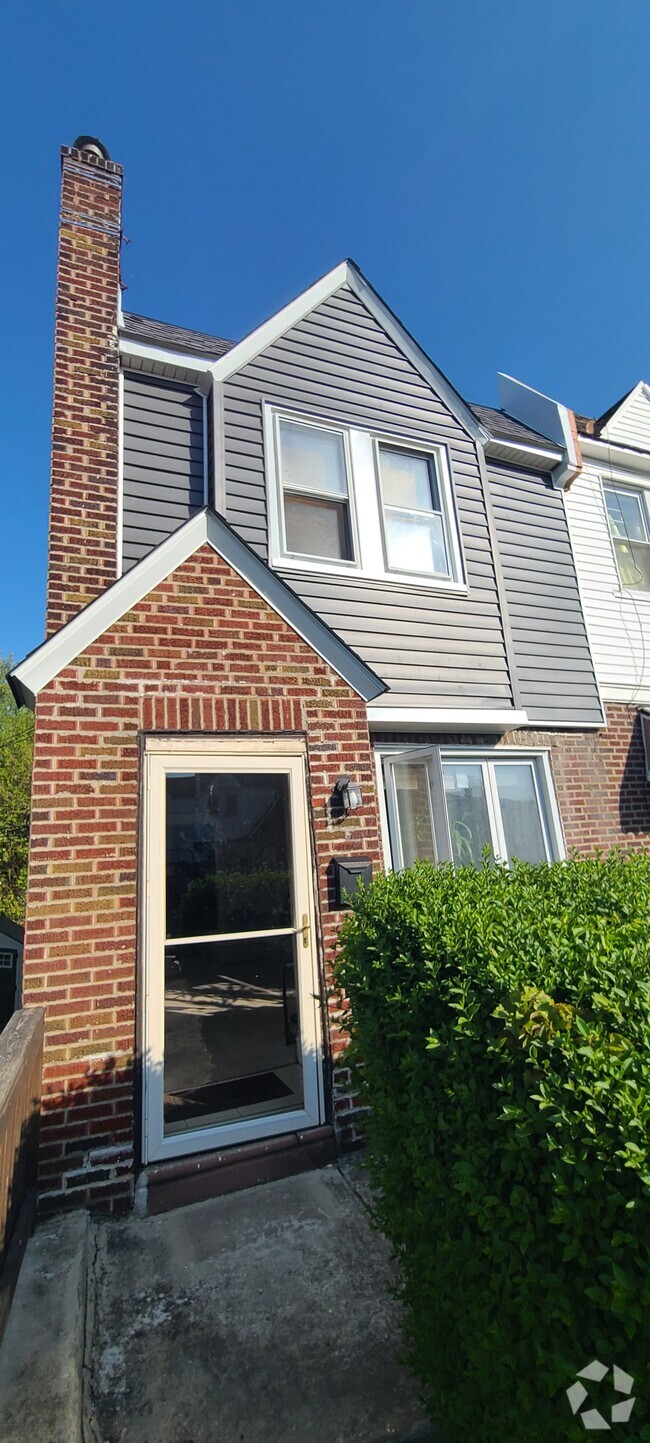 Building Photo - 1503 E Mayland St