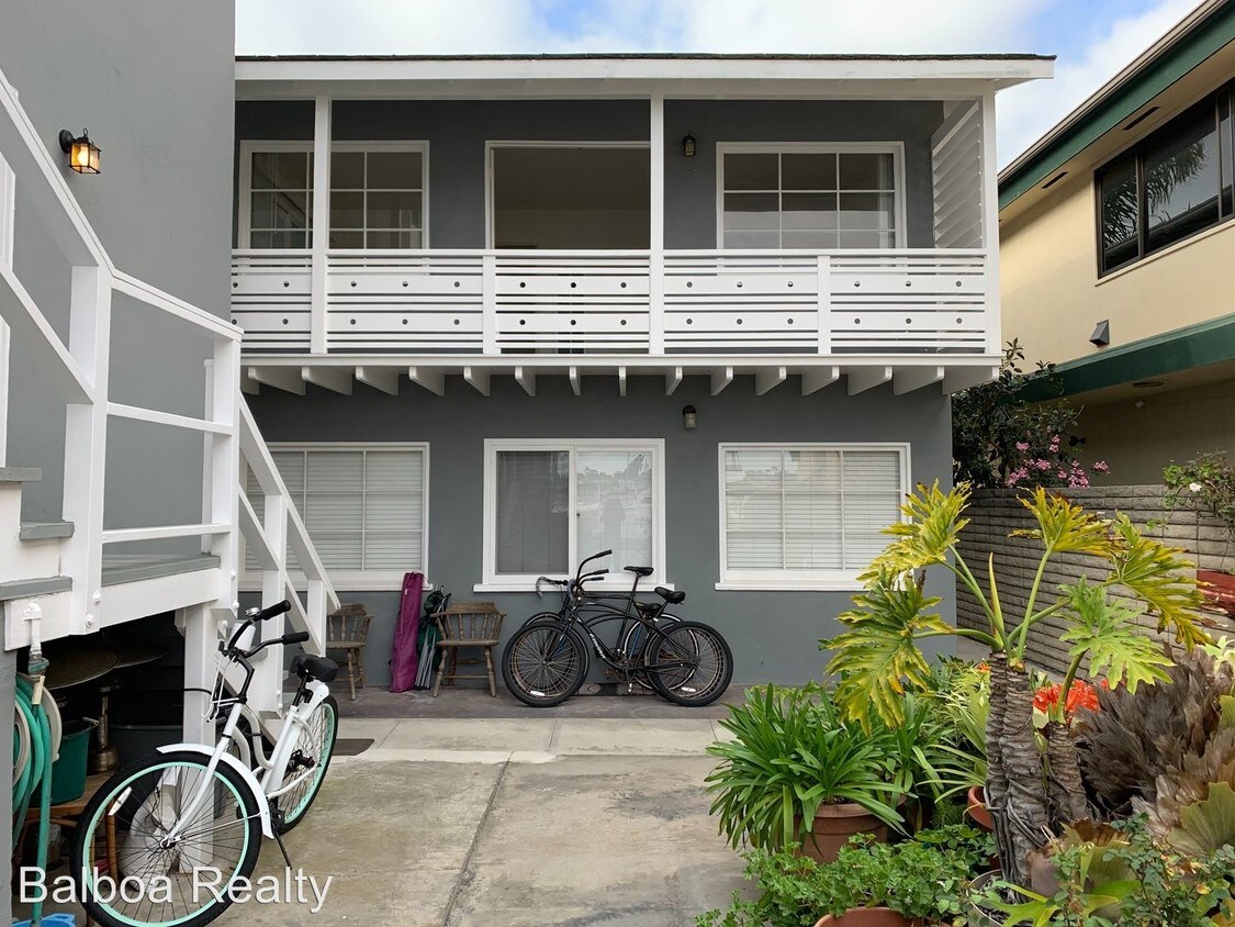Foto principal - 926 E Balboa Blvd