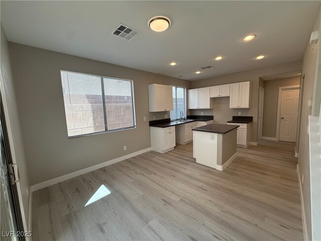 Building Photo - 8181 Altamont Ridge St