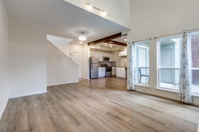 Foto del edificio - 8404 Forest Ln