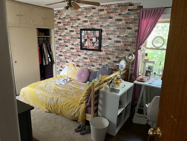 Foto del edificio - 925 E Hunter Ave