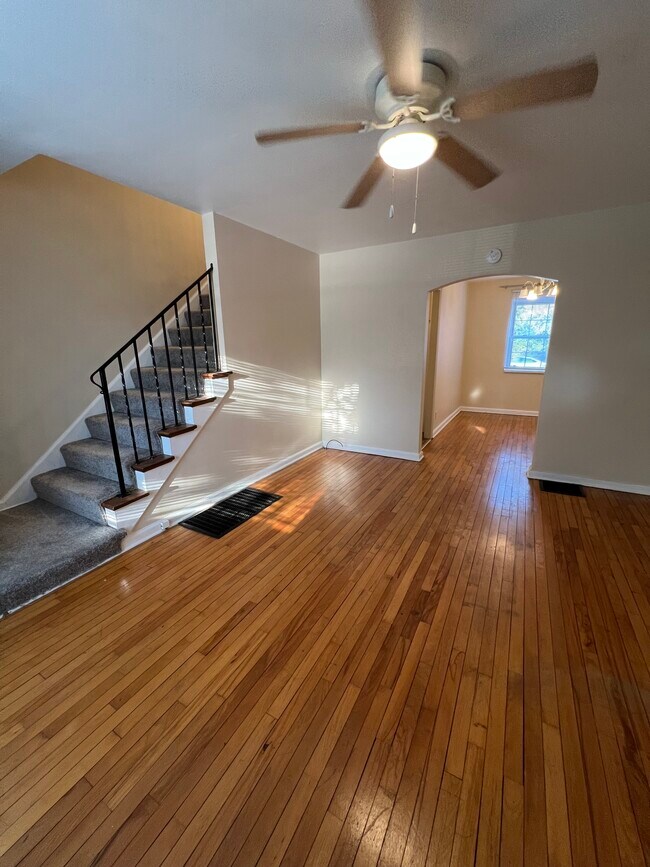 Building Photo - 5784 N High St