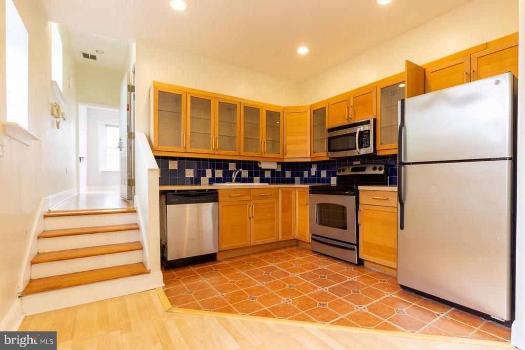 Primary Photo - 3001 W Girard Ave