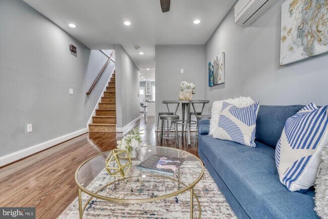 Foto del edificio - 829 N Montford Ave