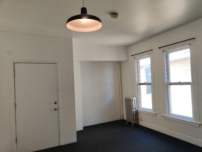 Building Photo - 1602 N Franklin St