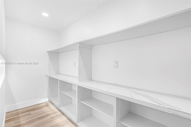 Foto del edificio - 216 NE 160th St