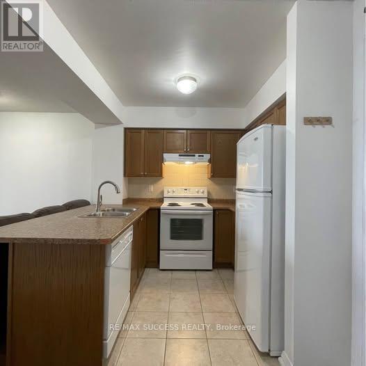 Building Photo - 220 Forum Dr