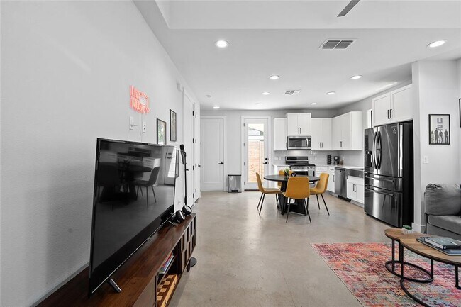 Foto del edificio - 2715 E 3rd St