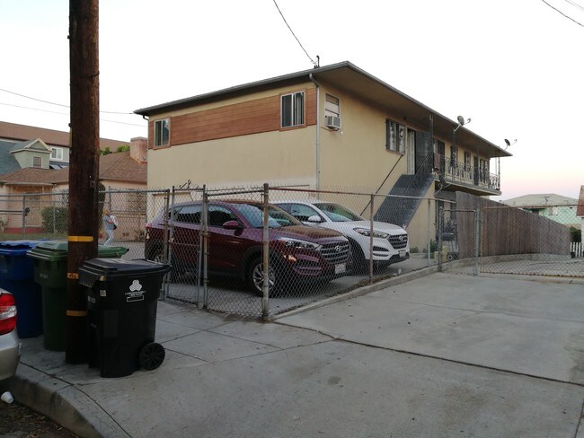 Building Photo - 356 E Edgeware Rd