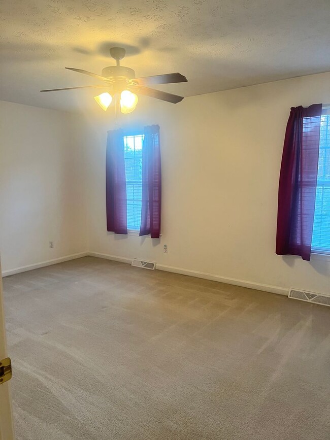 Photo - Gorgeous townhouse located near cornerston...