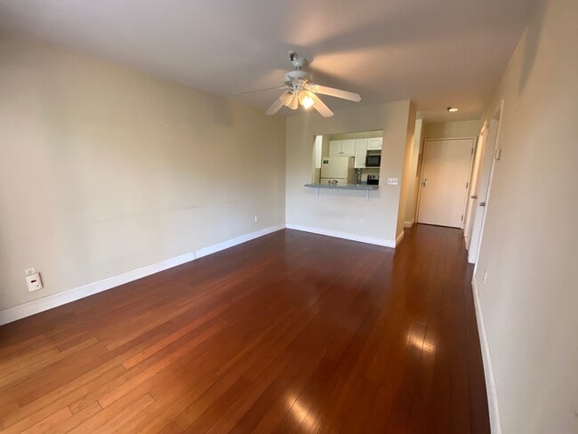 Foto del edificio - 133 Commander Shea Blvd