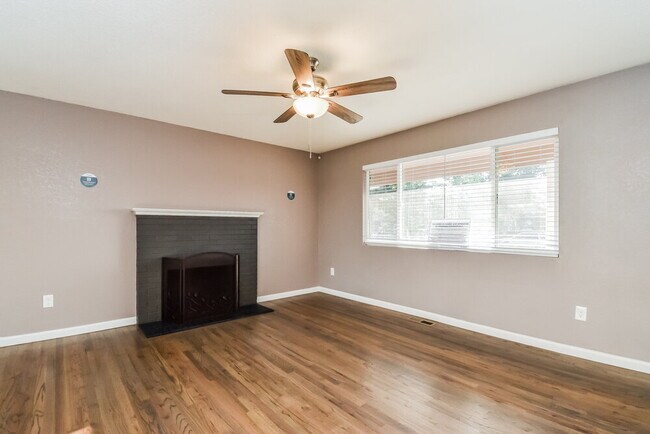 Foto del edificio - 3421 Greenwood Cir