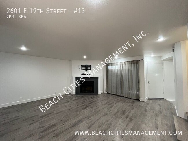 Building Photo - Large 2 Bedroom Townhouse in Signal Hill w...