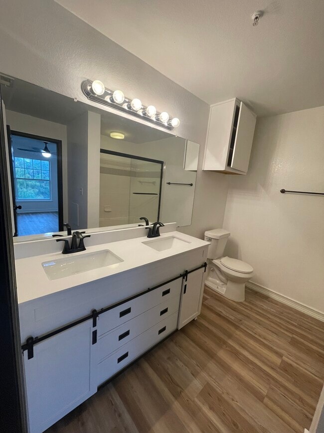 Foto del edificio - 3714 Palm Desert Ln