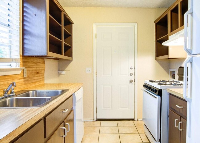 Building Photo - 907 Taulbee Ln