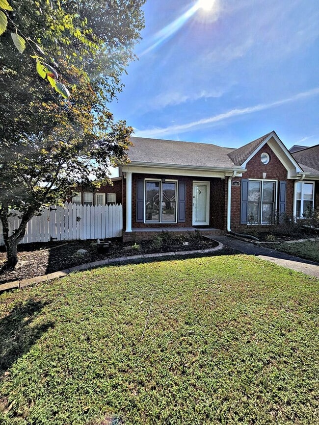 Building Photo - 2402 Harpeth Pl SW