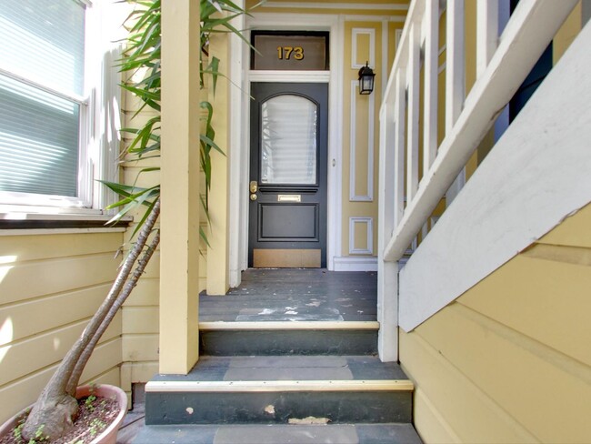 Foto del edificio - Beautiful 3 Bedroom in Duboce Triangle!!