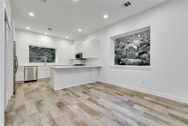 Foto del edificio - 6030 Mt Bonnell Cove