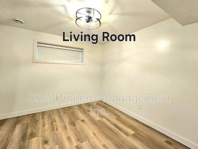 Photo du bâtiment - 6341 King Wynd SW