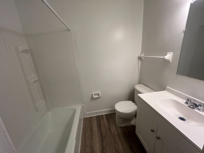 Foto del edificio - 300 Berkley Dr