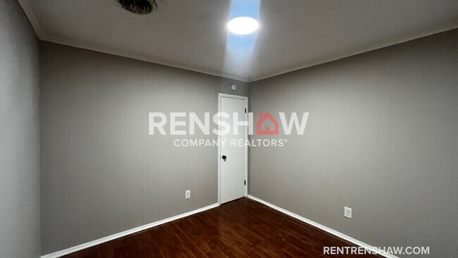Building Photo - 2310 Theda Ave