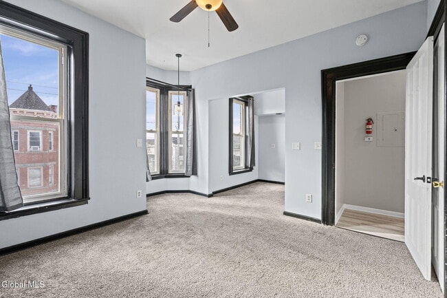 Building Photo - 821 23rd St