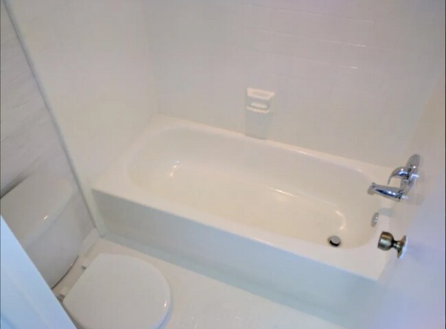 Foto del edificio - 941 Robinhood Ct
