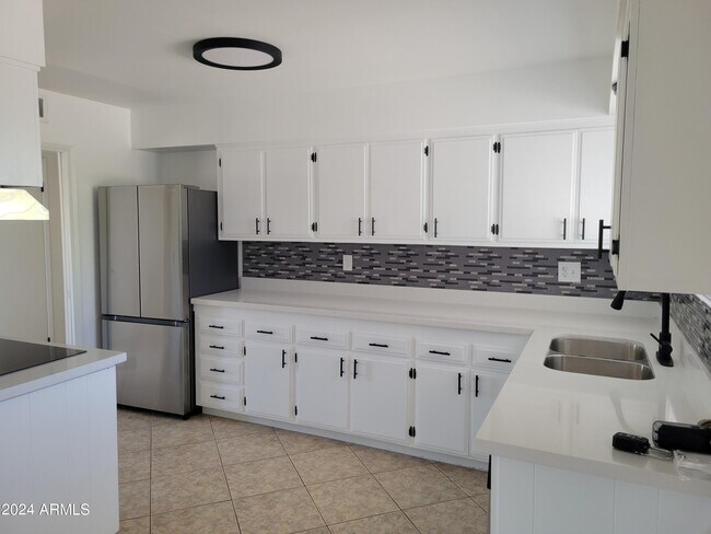 Building Photo - 11640 N Hagen Dr