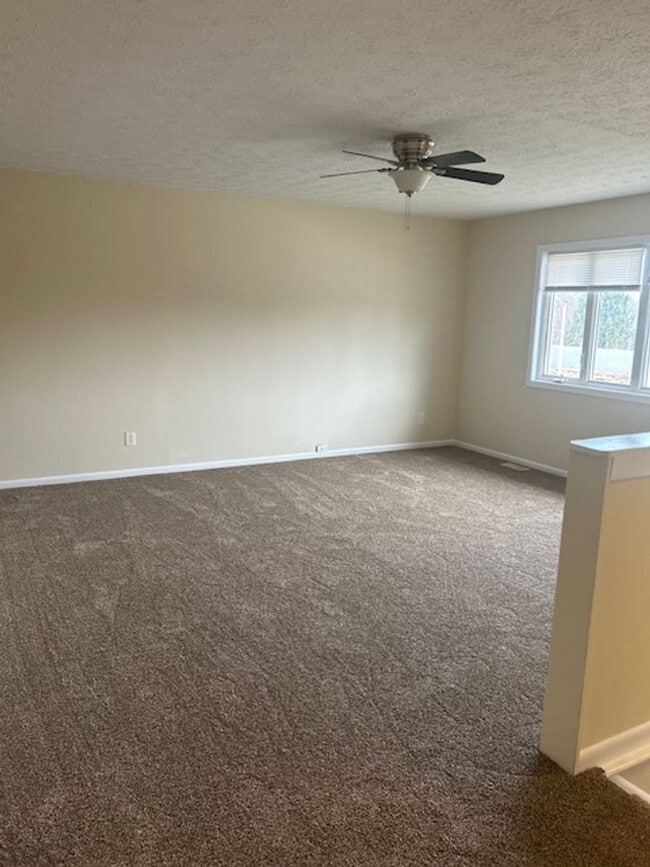 Building Photo - Tates Creek Split Foyer       260218