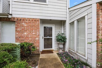 Building Photo - 7838 Green Lawn Dr