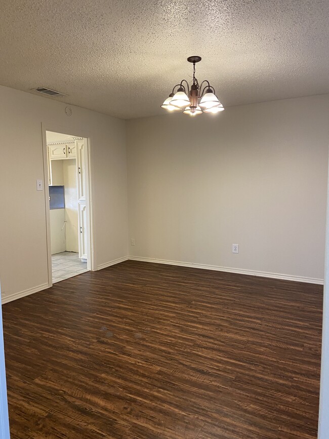 Building Photo - 2129 Poppy Ln