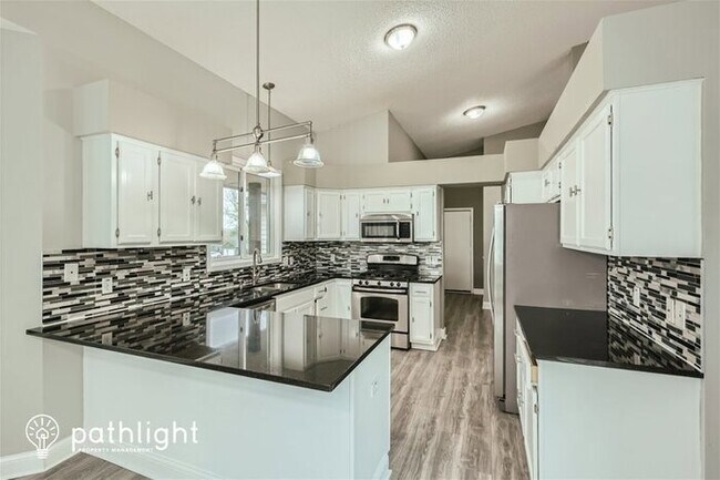 Foto del edificio - 20555 Jasmine Path, Lakeville, MN, 55044