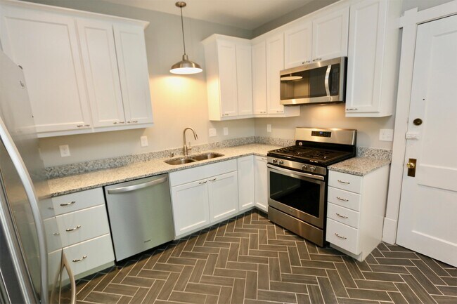 Foto del edificio - 2223 Harriet Ave