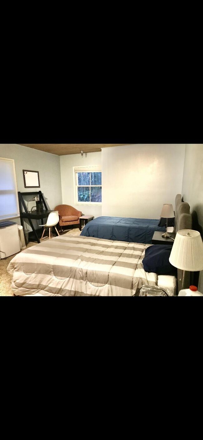 Building Photo - bedroom in West Hollywood CA 90046