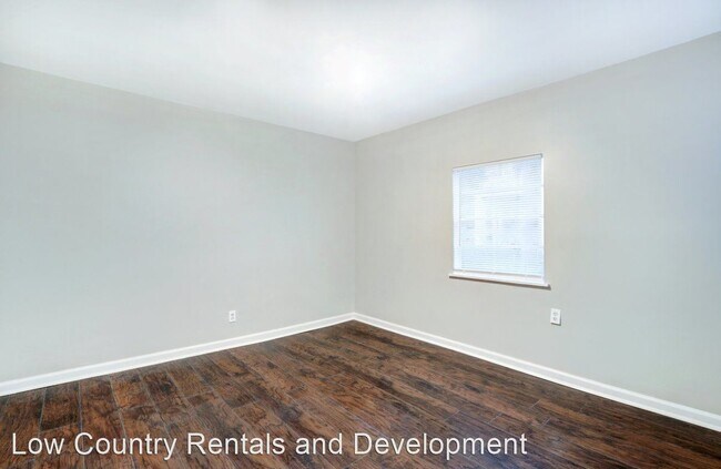 Building Photo - 1121 E Park Ave