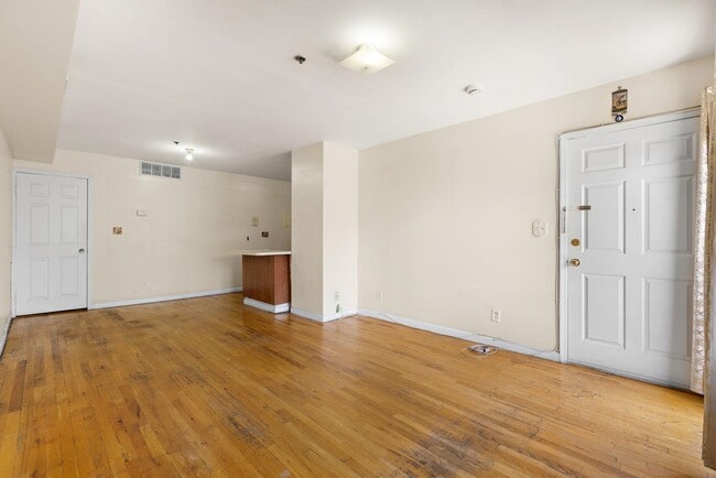 Building Photo - 420 6th St
