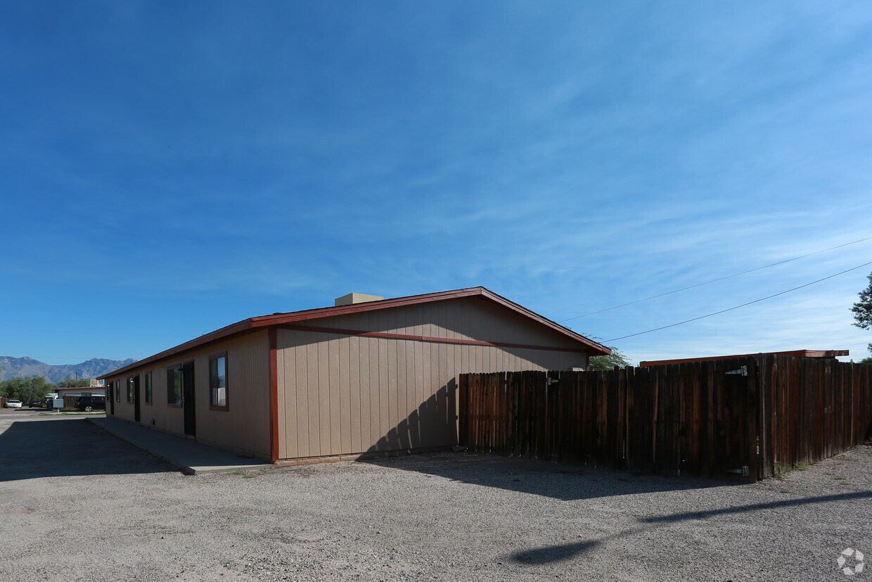Foto del edificio - 5756 E 24th St