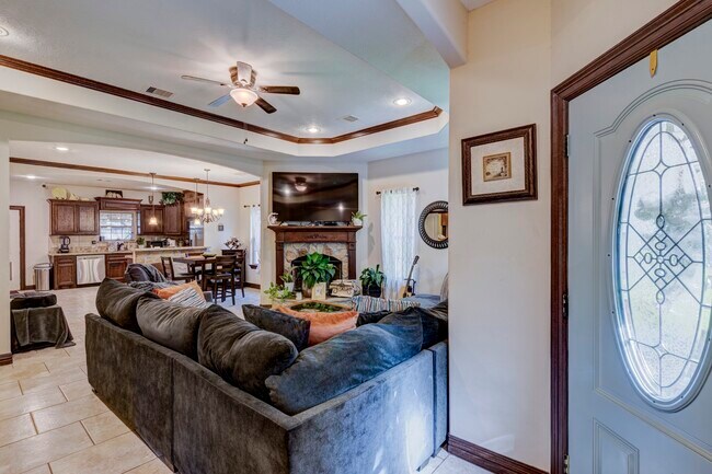 Building Photo - 901 Franconia Dr