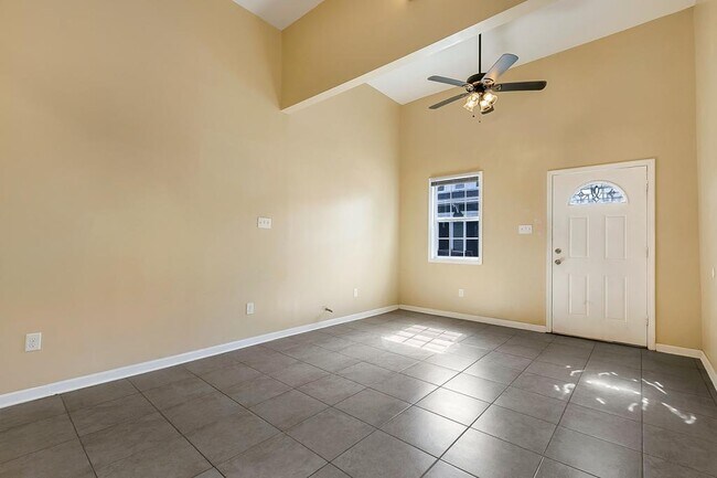 Building Photo - 1115 Marigny St